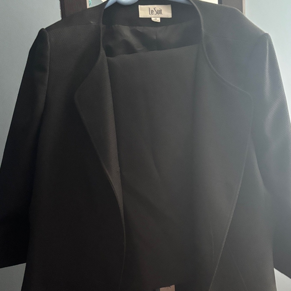 Le Suit Women's Elegant Black Blazer